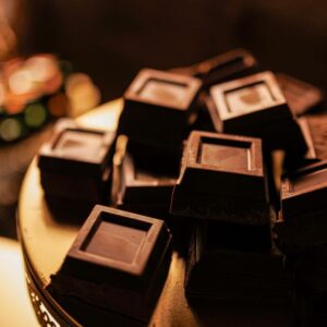 Filetti d’arancia ricoperti con cioccolato fondente al 76%